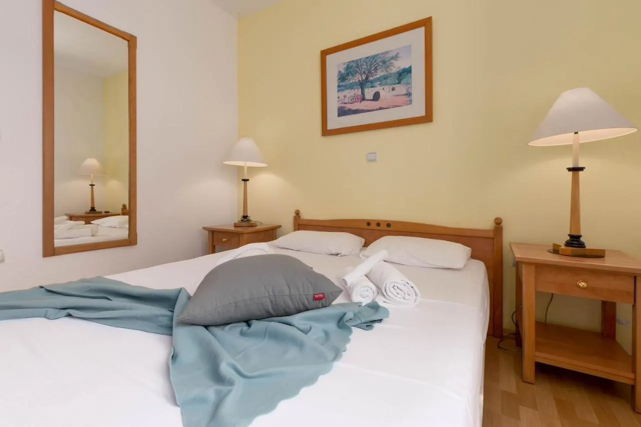 Villa Lucija Pjescana Uvala 0*,